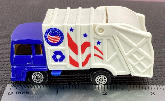 MATCHBOX 1:64 DIE-CAST 1979 REFUSE TRUCK - RED WHITE BLUE FLAG