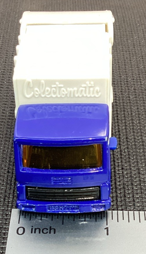 MATCHBOX 1:64 DIE-CAST 1979 REFUSE TRUCK - RED WHITE BLUE FLAG