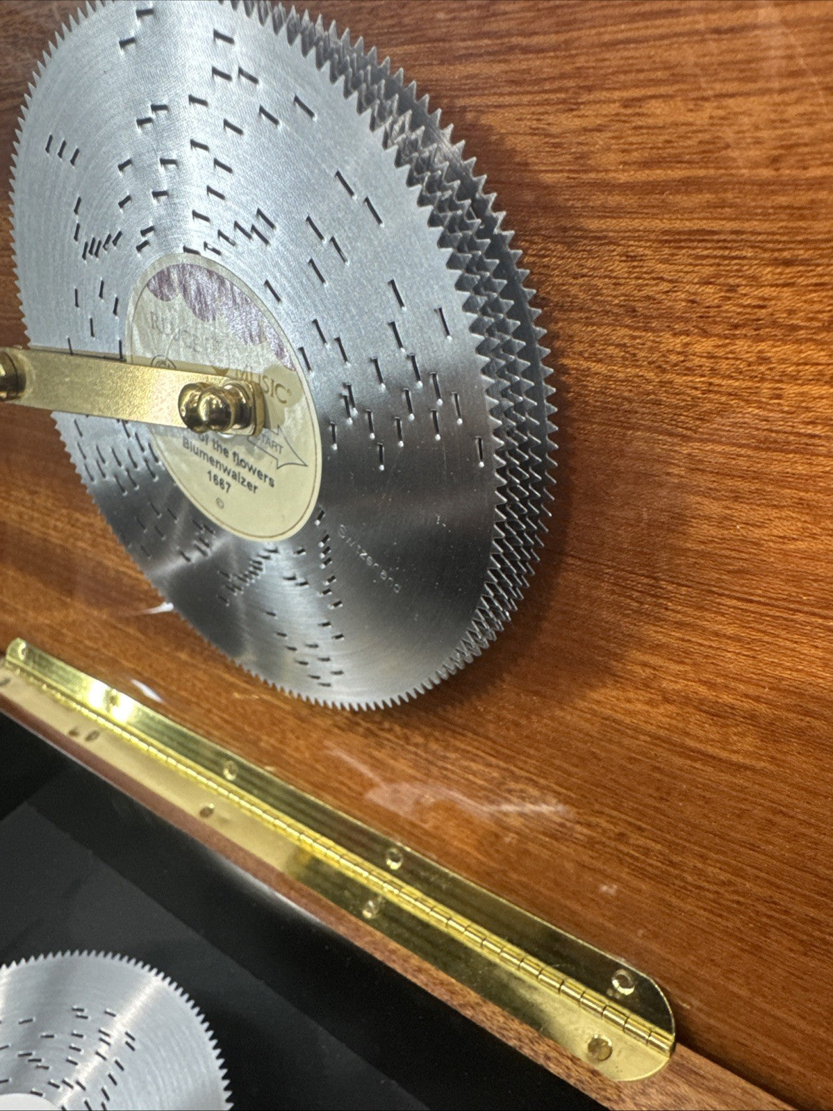 Reuge Music Disc Music Box With Extra Discs Hand Made 12-1/2" x 8" x 4"