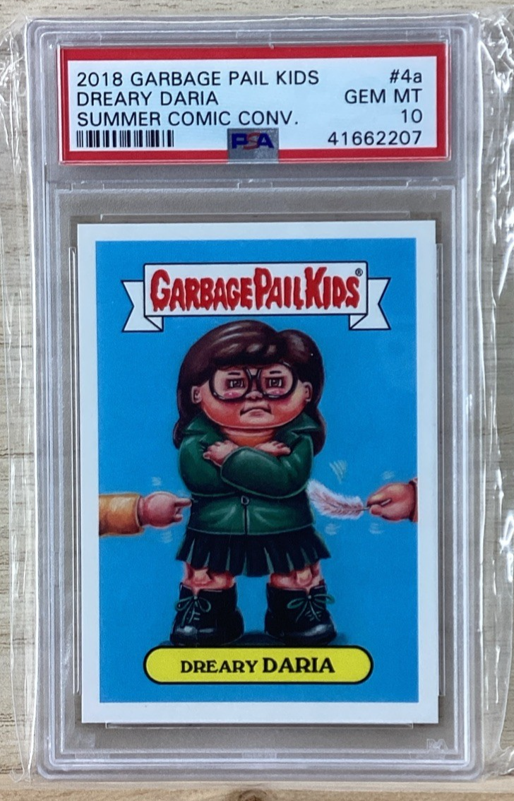 2018 Topps Garbage Pail Kids - Summer Comic Convention - #4A Dreary Daria