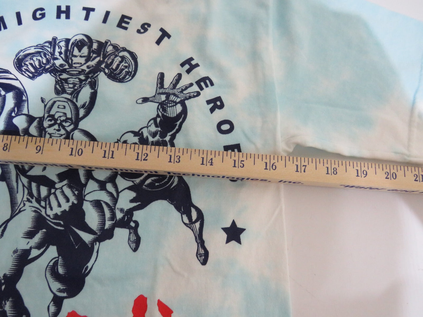 Avengers Earth's Mightiest Heroes T Shirt - Size Small