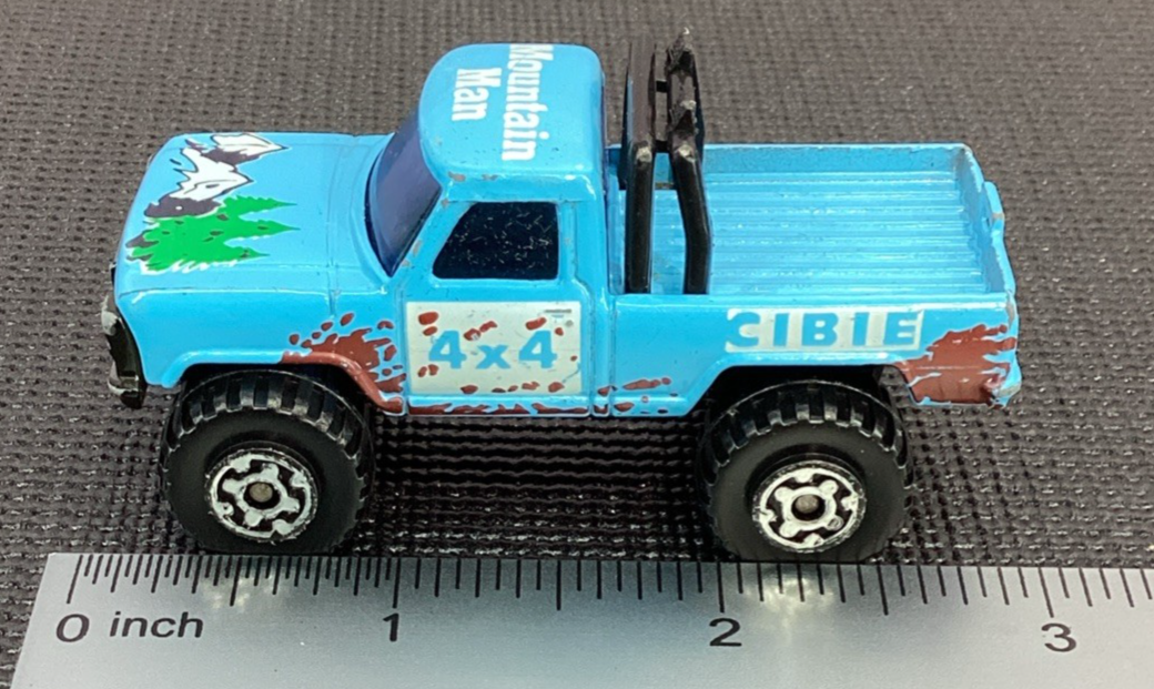 MATCHBOX MB 57  4X4 MINI PICKUP POWDER BLUE MOUNTAIN MAN OFF ROAD 1:64