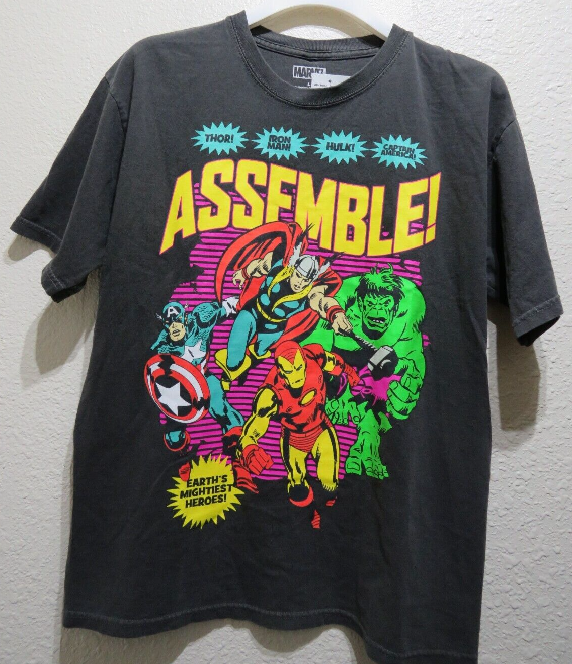 Marvel Avengers T Shirt - Size Large