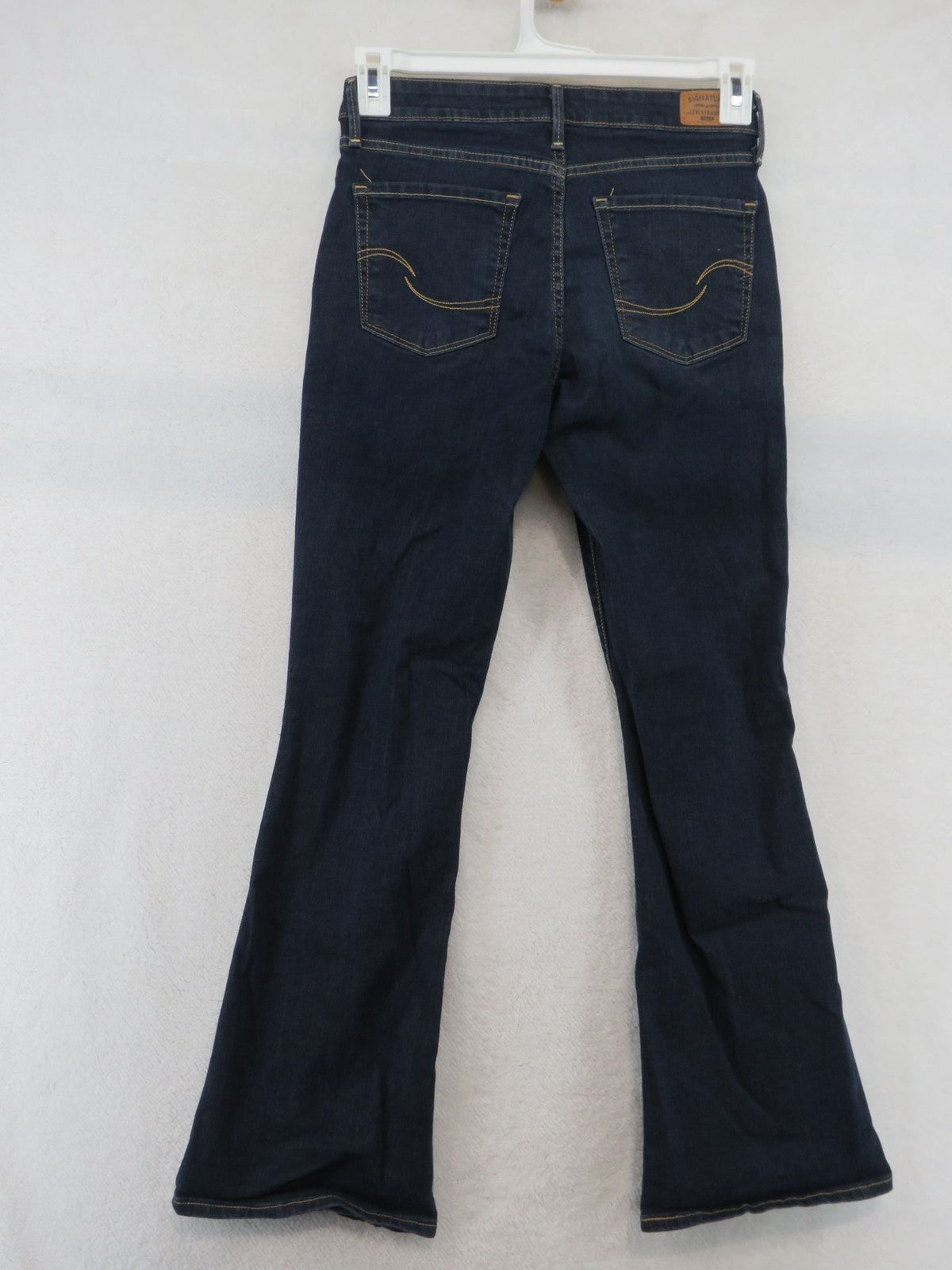 Levi Strauss Signature Gold Jean's - Women's 27W 30L - Mid Rise Bootcut