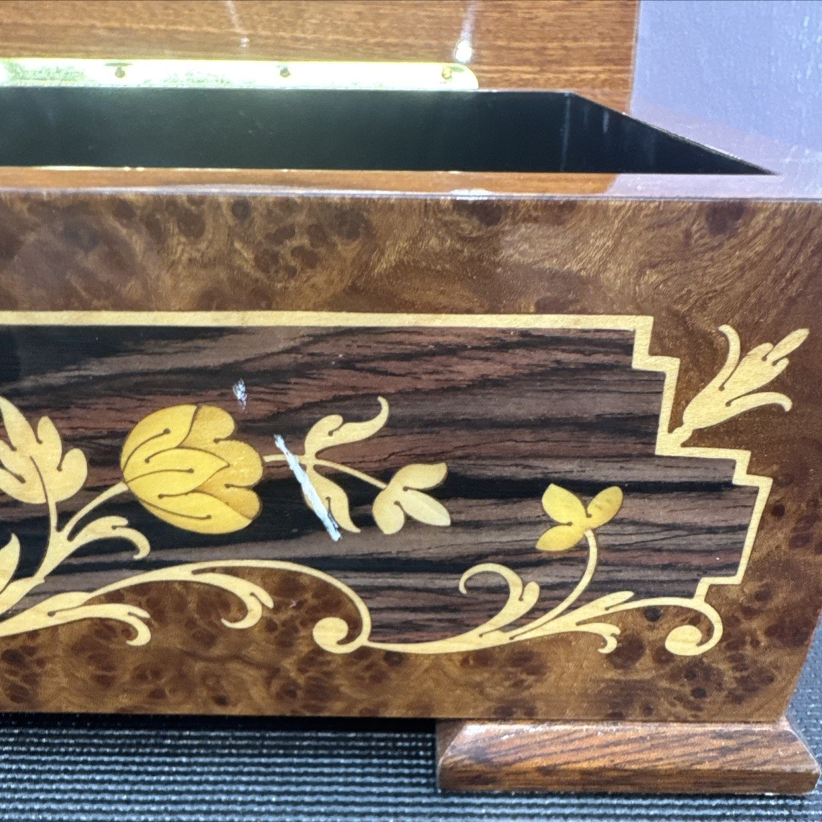 Reuge Music Disc Music Box With Extra Discs Hand Made 12-1/2" x 8" x 4"