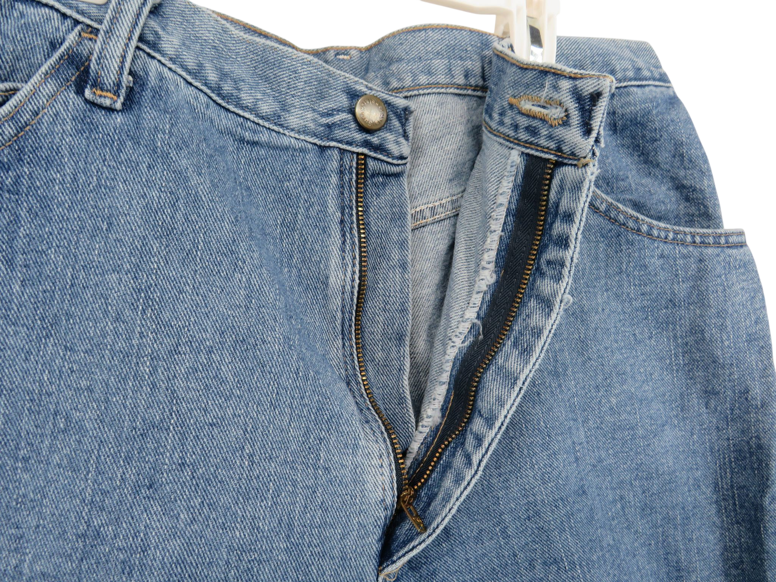 Wrangler Jeans Shorts Mens 38 Relaxed Fit Blue Denim Classic Five Pocket Casual
