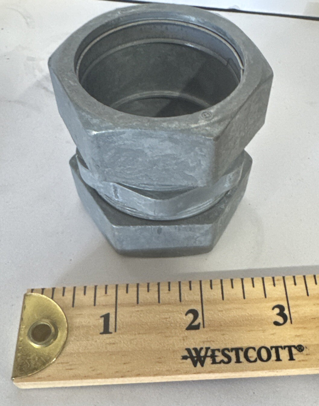 Bridgeport 1-3/4" EMT conduit compression coupling - Box Of 10