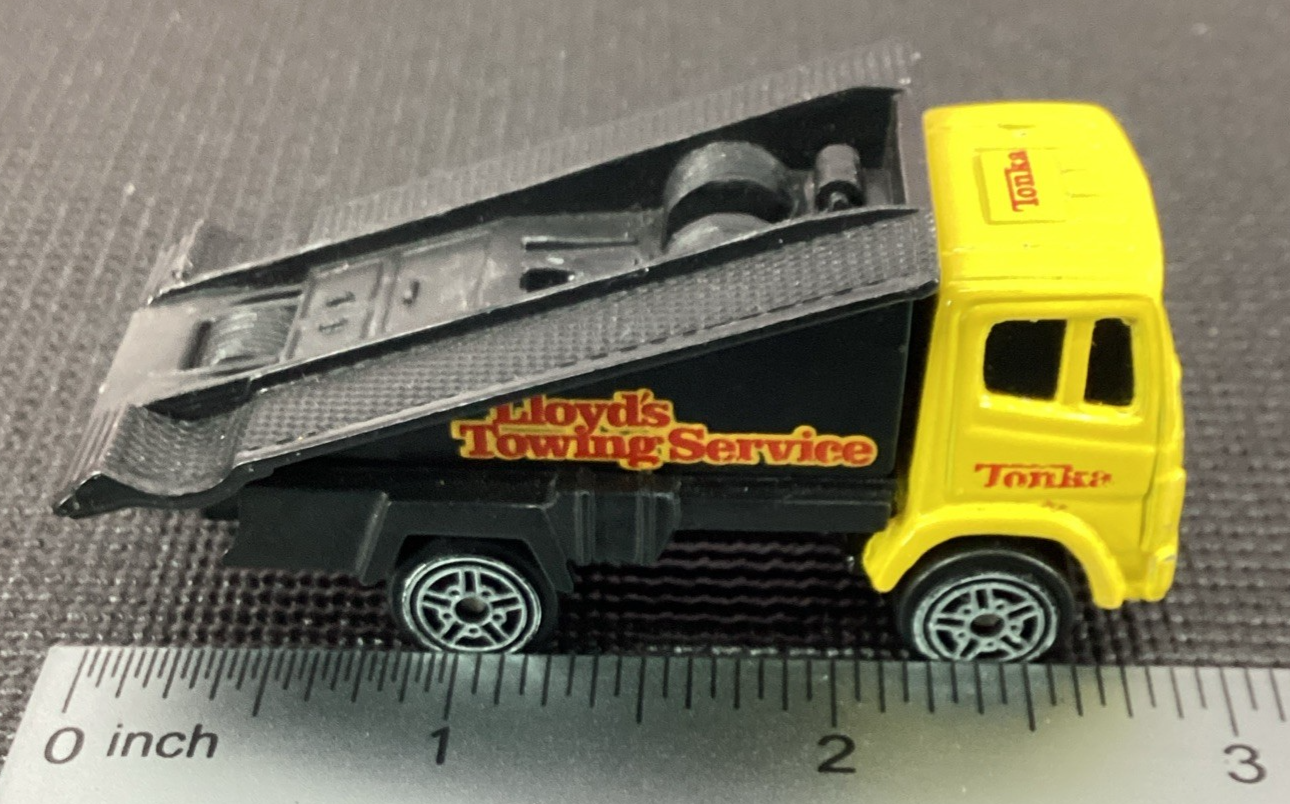 2000 Maisto Tonka Hasbro Lloyd's Towing Service Tow Truck