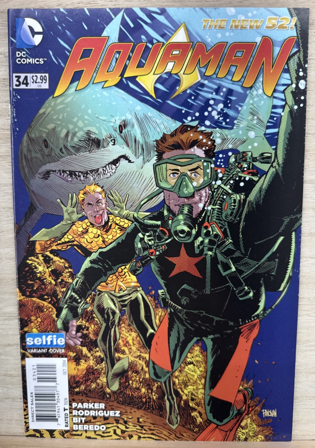 Aquaman 34 - The New 52 - DC Comic - Selfie Variant Cover - 2014