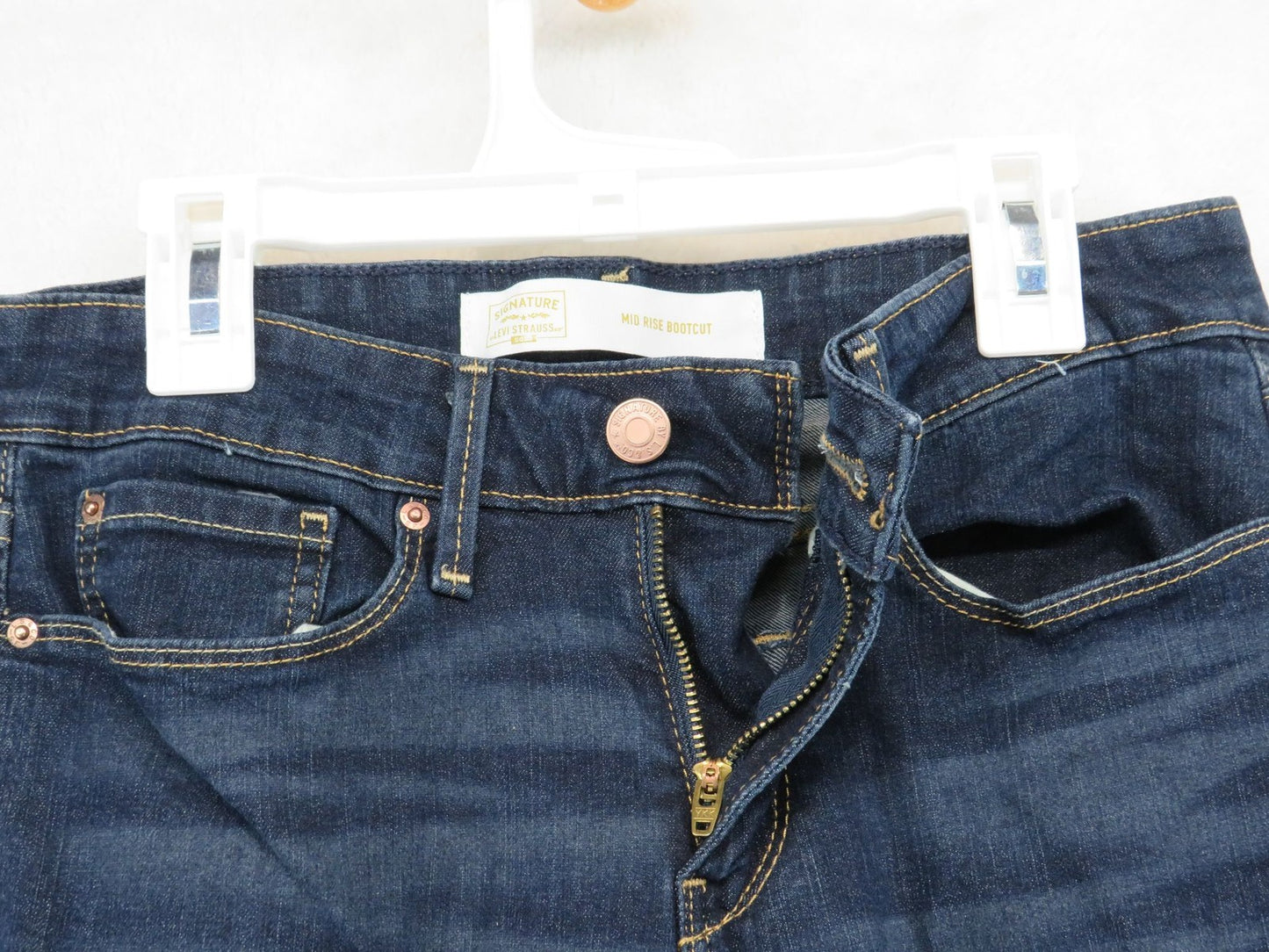 Levi Strauss Signature Gold Jean's - Women's 27W 30L - Mid Rise Bootcut