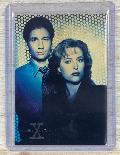 1995 The X- Files Trading Card #01 David Duchovny & Gillian Anderson0
