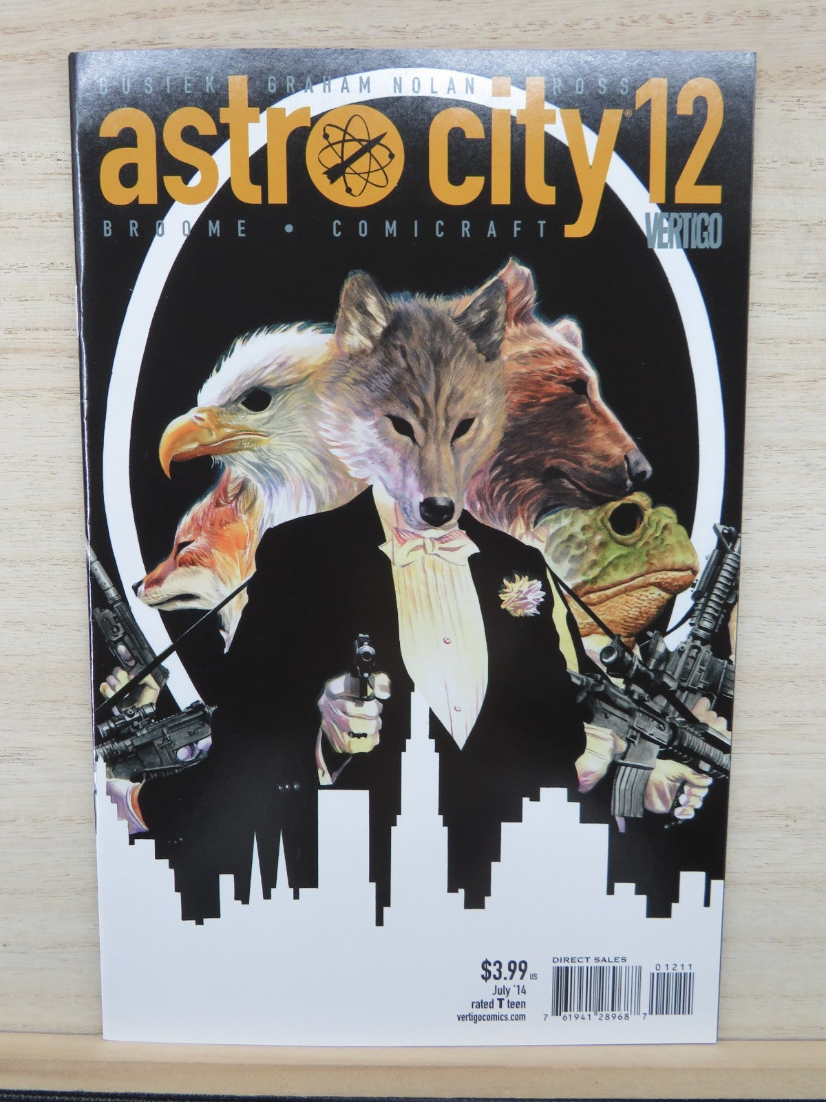Astro City #12 - July 2014 - Vertigo Comic